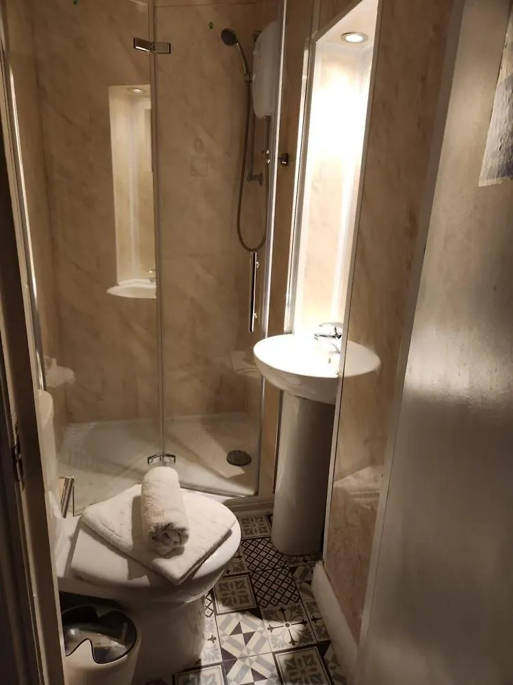 Russel Square Apartment 2 布赖顿